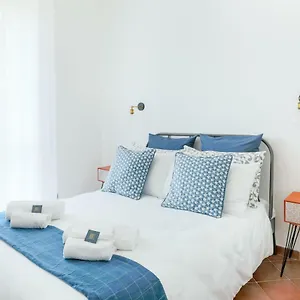 Vinylogy Apartamento